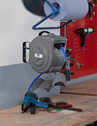 Druckluftaufroller von as - schwabe in der Werkstatt.